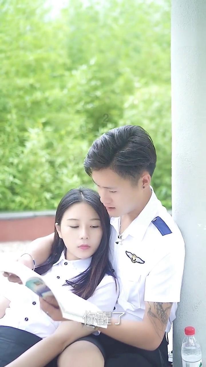 对职场女性而言，早婚早育和晚婚晚育哪个更利于女性的职业生涯发展？游戏画面